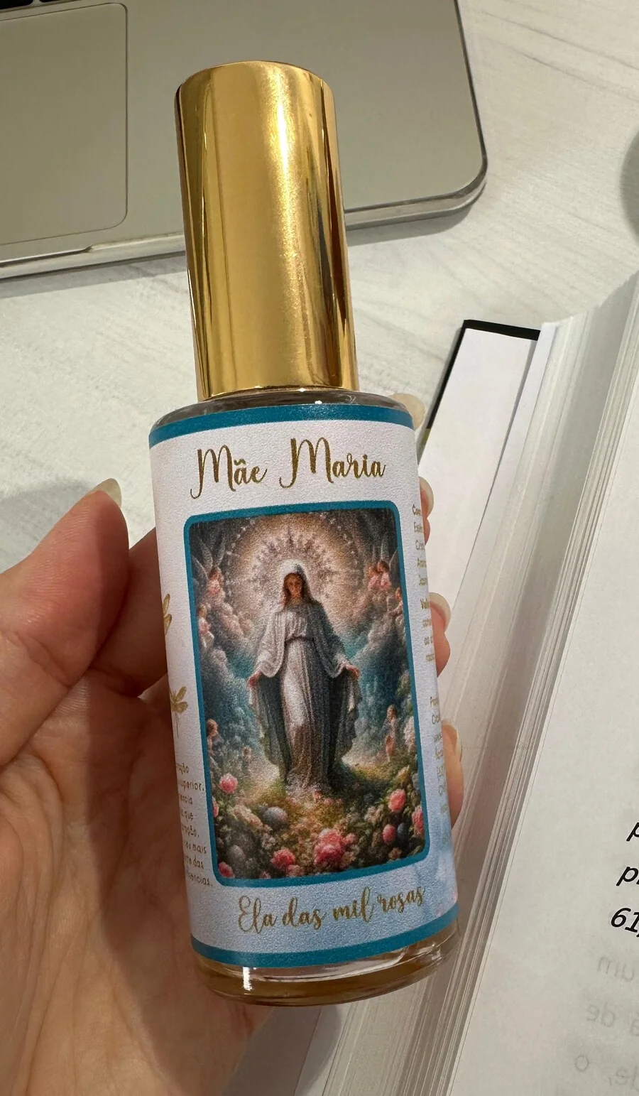 Frasco de perfume áurico vibracional da linha Sacerdotisas